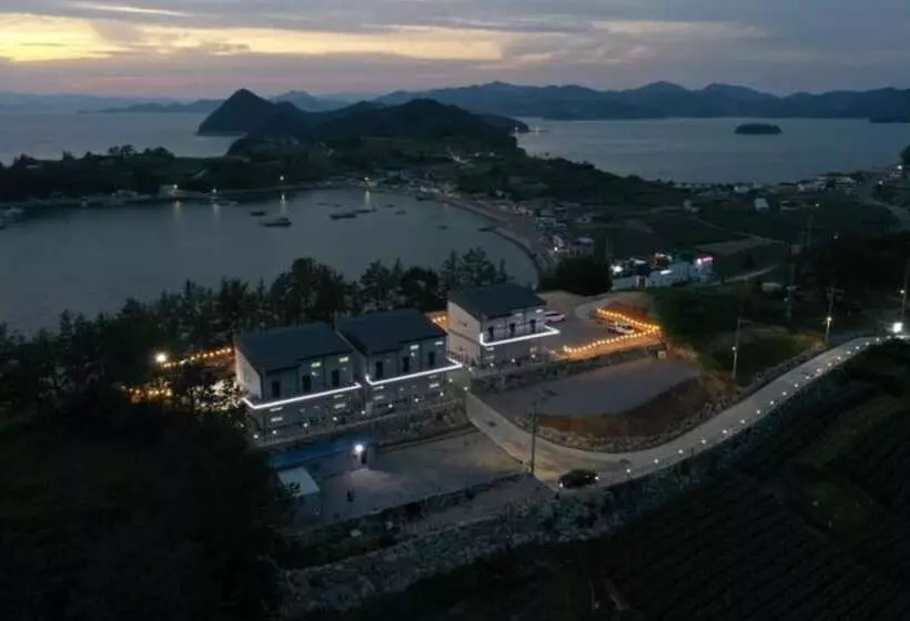 Yeosu Beach Castle Pension