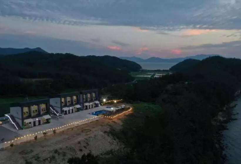 Yeosu Beach Castle Pension