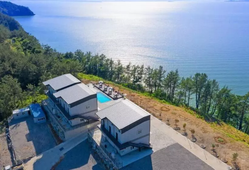 Yeosu Beach Castle Pension