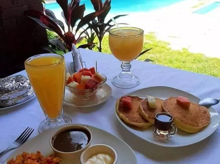 هتل Y Restaurante La Estación