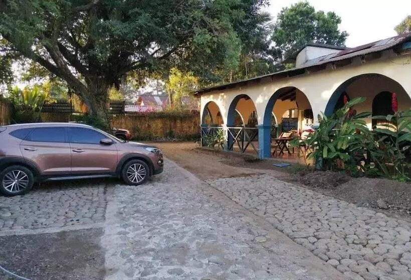 هتل Y Restaurante La Estación