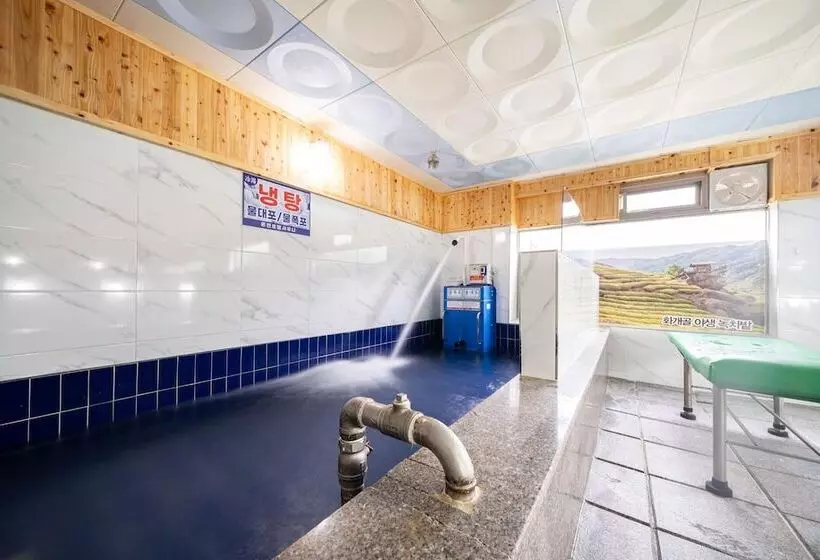 Motelli Hadong Hot Spring Hotel Sauna