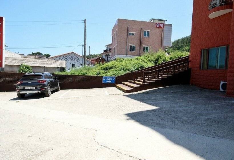 汽车旅馆  Haenam Ttangkkeut Beach