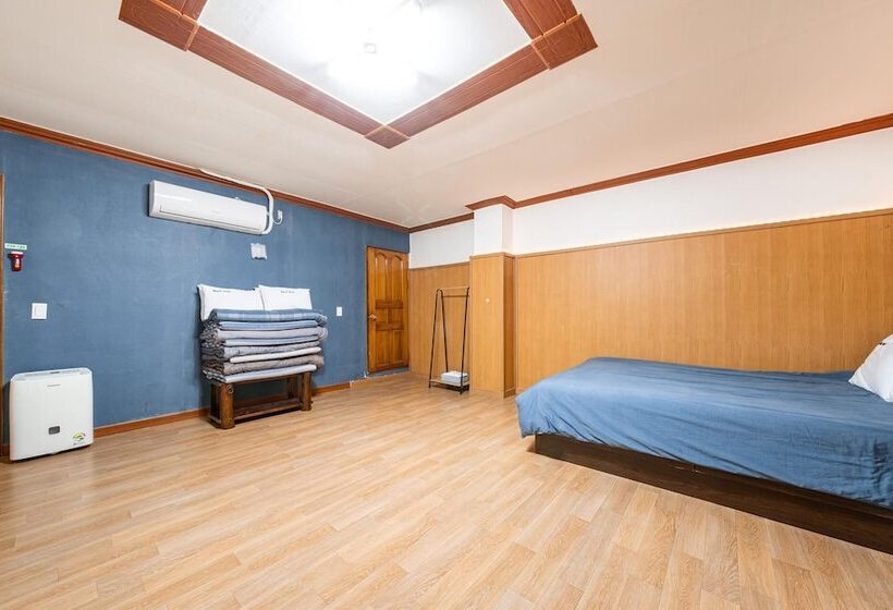 汽车旅馆  Haenam Ttangkkeut Beach