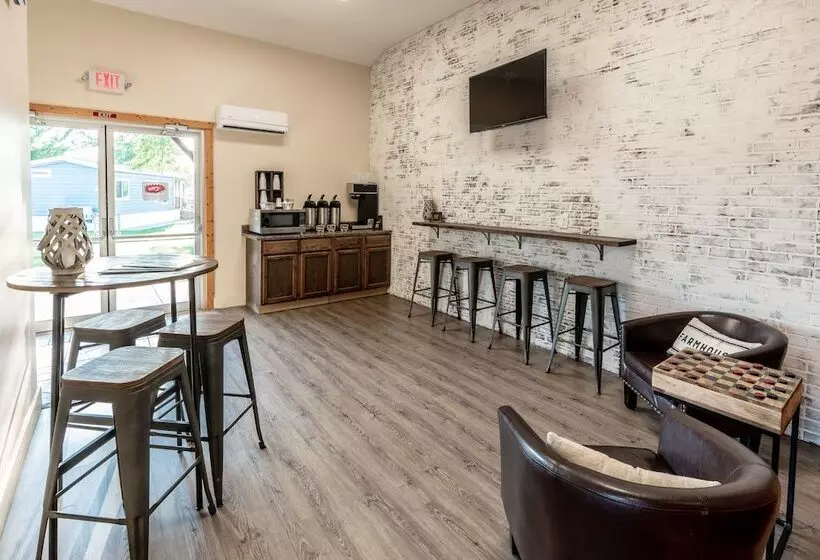 Sun Retreats Silver Lake