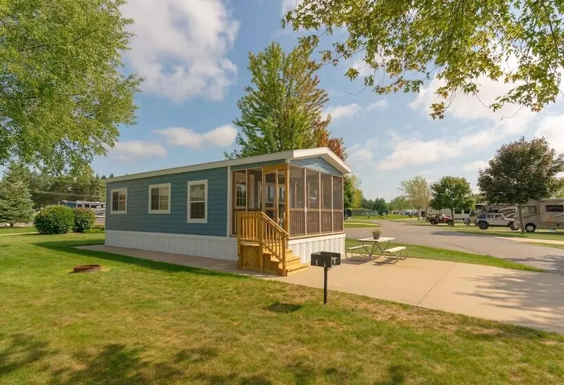 Sun Retreats Silver Lake