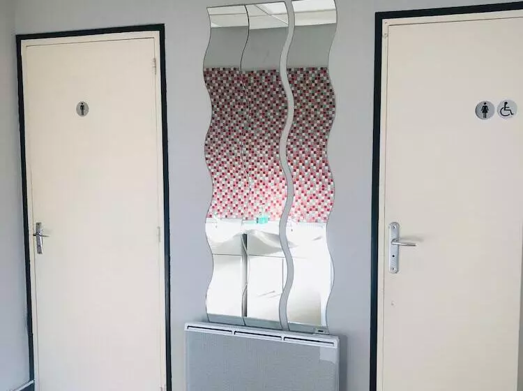 Hébergements Le Camp D Auneau  Le Clos Du Camp