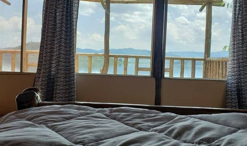 هتل Gahiza Island Retreat