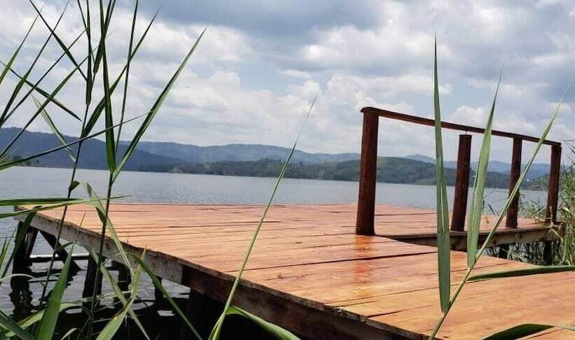 هتل Gahiza Island Retreat