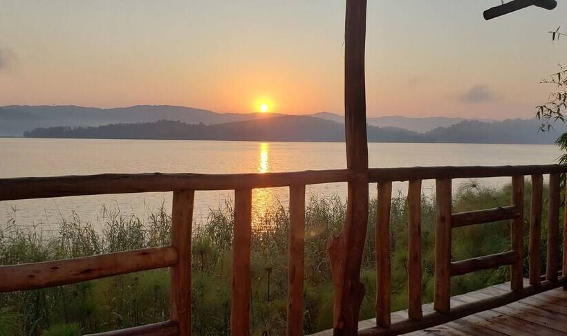 هتل Gahiza Island Retreat