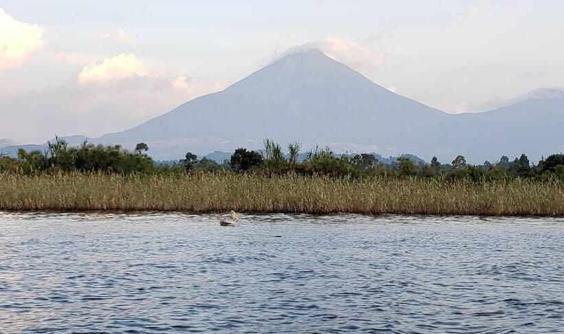 هتل Gahiza Island Retreat