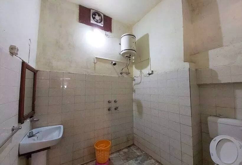 ホテル Goroomgo Lake View Mall Road Nainital