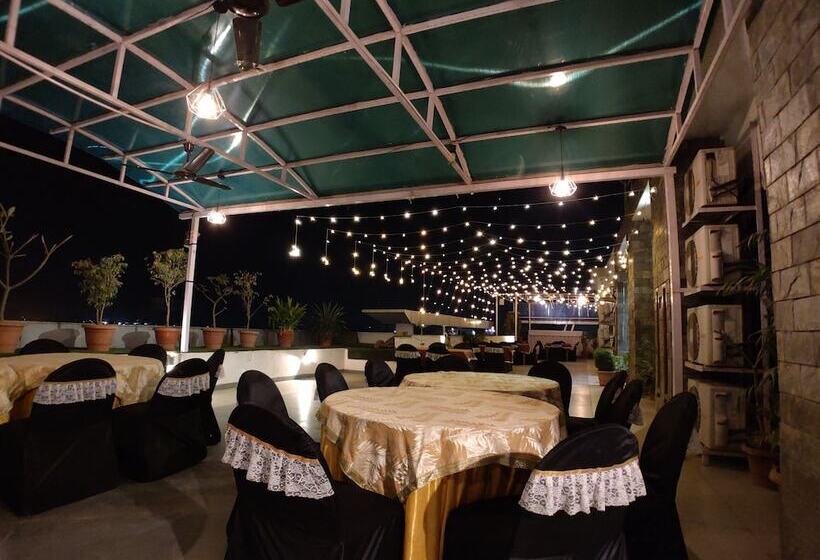 ホテル Landmark Residency