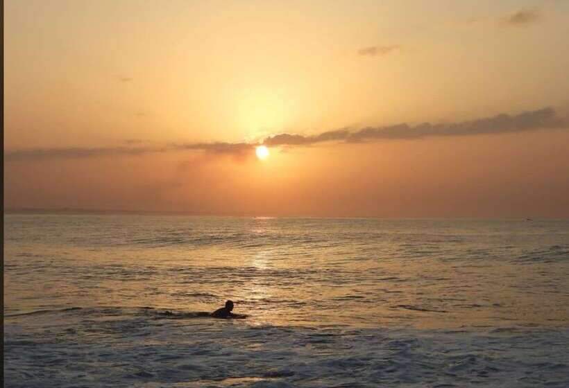 هتل Pelicano Surf Camp