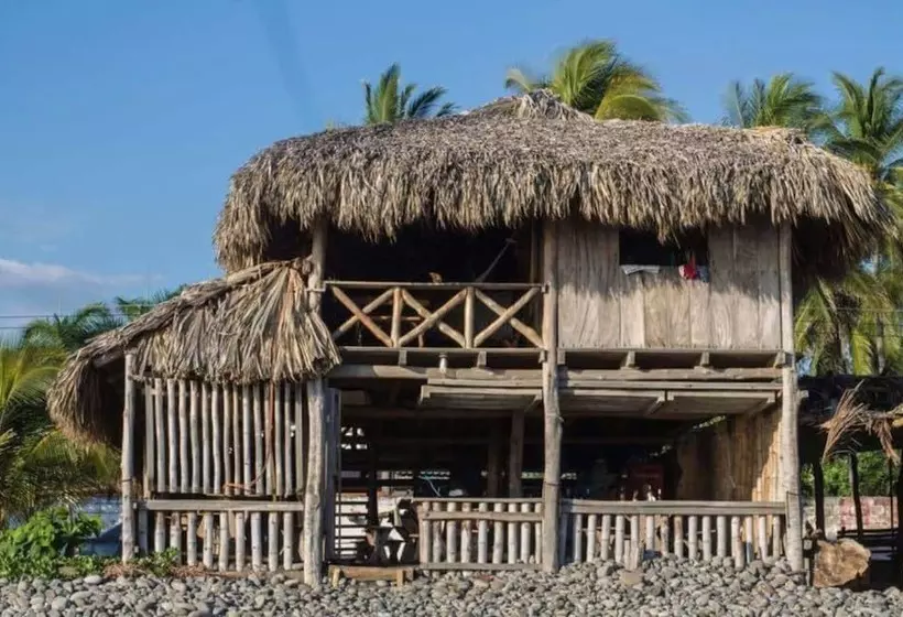 هتل Pelicano Surf Camp