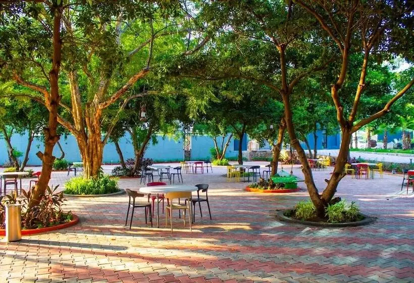 ホテル The Bhagwati Resort