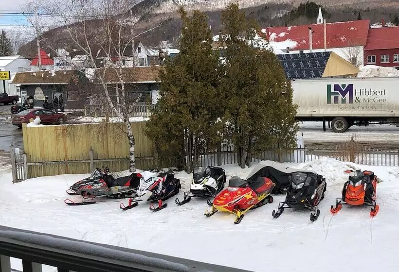 Motelli Island Pond Country Inn