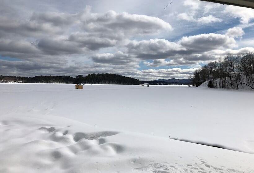 모텔 Island Pond Country Inn