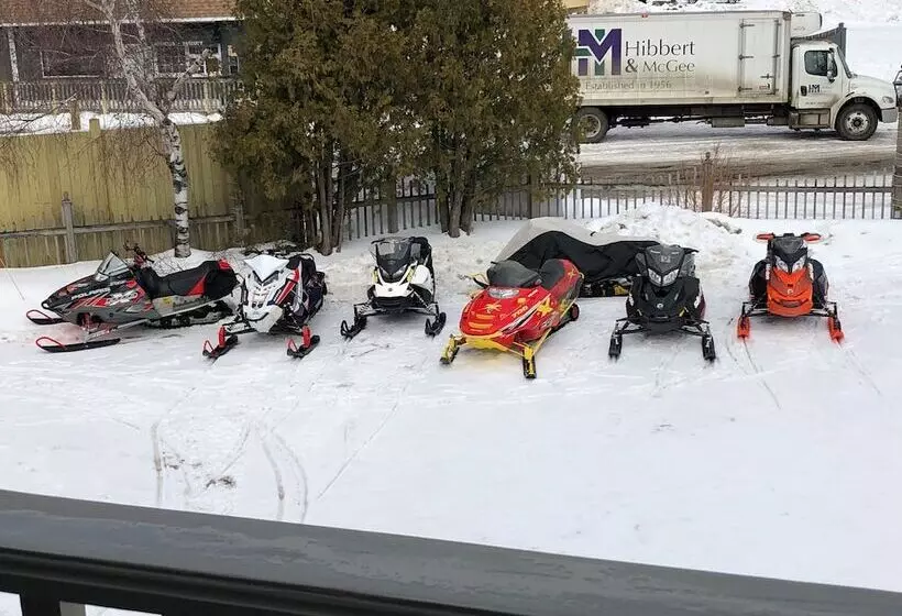 Motelli Island Pond Country Inn