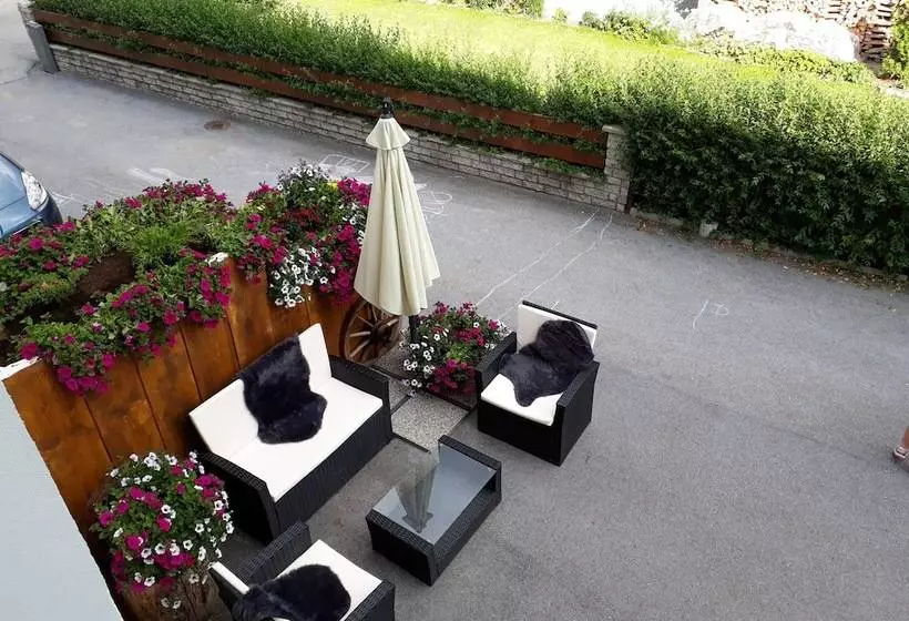 Majatalo Appartementhaus Karlspitze Natur Pur