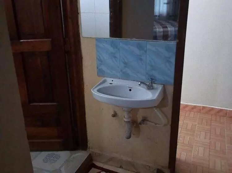 پانسیون Waso Central Emporium Lodge