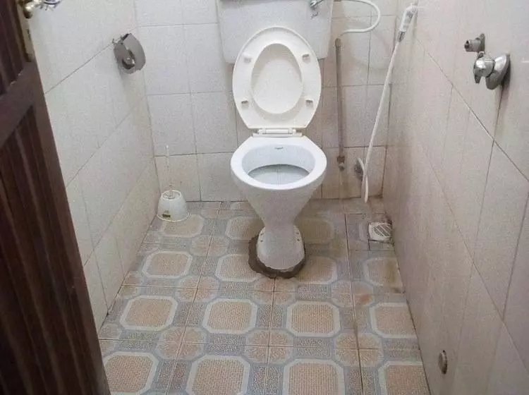 پانسیون Waso Central Emporium Lodge