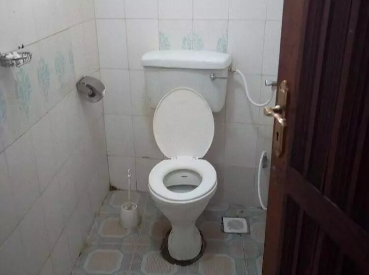 پانسیون Waso Central Emporium Lodge