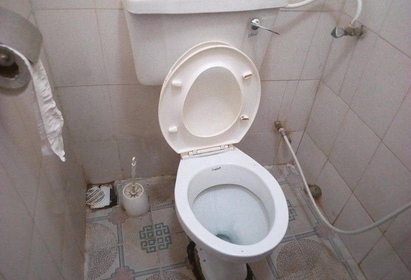 پانسیون Waso Central Emporium Lodge