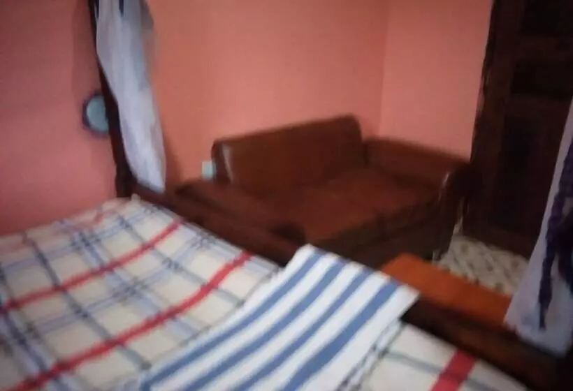 پانسیون Waso Central Emporium Lodge