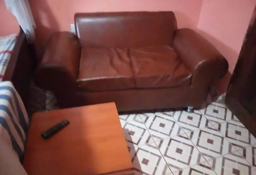 پانسیون Waso Central Emporium Lodge