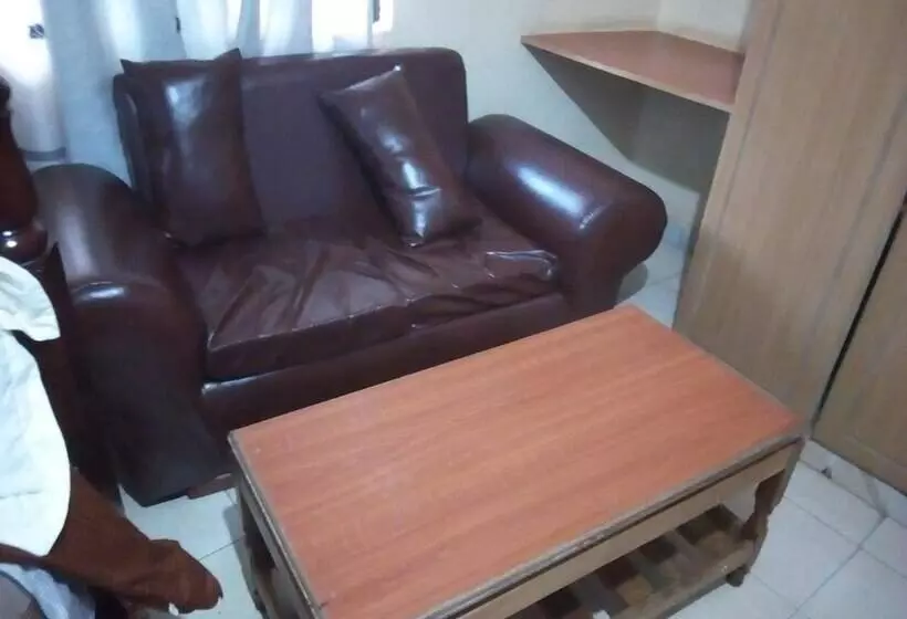 پانسیون Waso Central Emporium Lodge