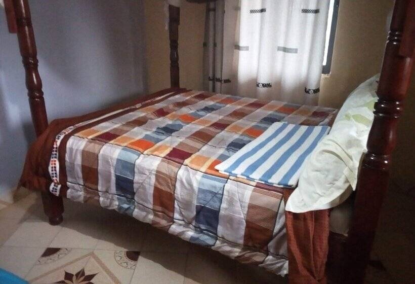 پانسیون Waso Central Emporium Lodge