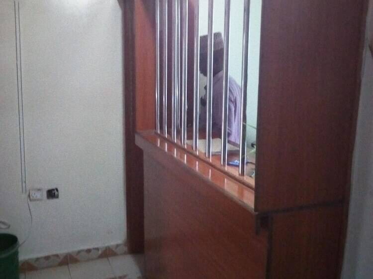 پانسیون Waso Central Emporium Lodge