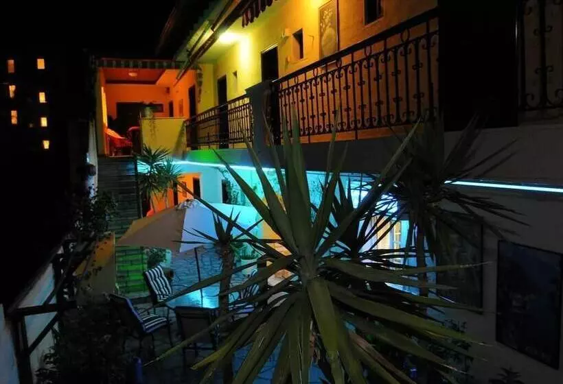 Majatalo Welcome To Hotel ,,petunia,, In Neos Marmaras,xalkidiki ,greece,in Para18dise