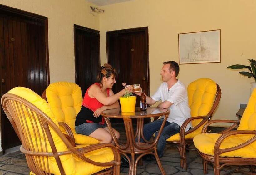Pensiune Welcome To Hotel ,,petunia,, In Neos Marmaras,xalkidiki ,greece,in Para18dise
