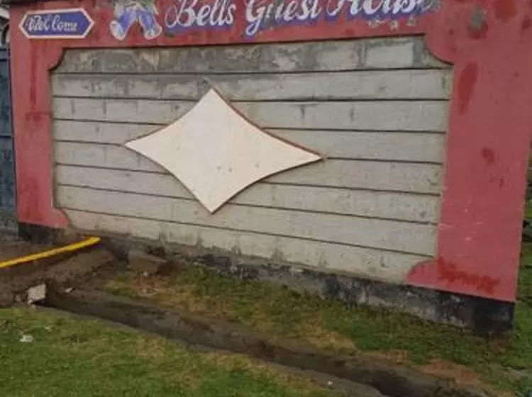 تختخواب و صبحانه Bells Guest House