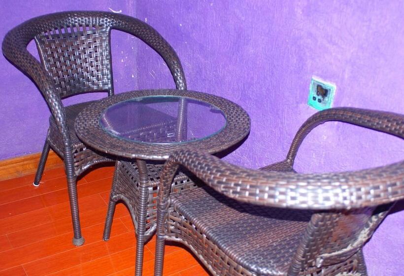 تختخواب و صبحانه Bells Guest House