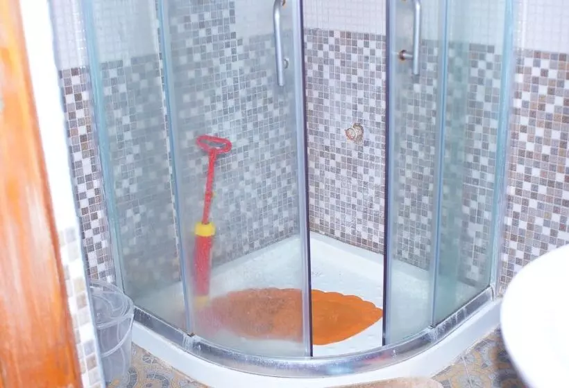 تختخواب و صبحانه Bells Guest House