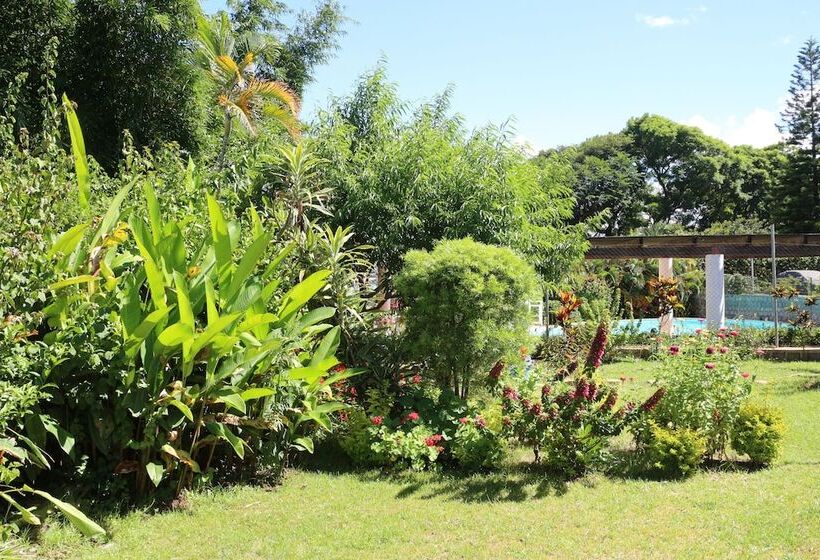 تختخواب و صبحانه Chambres De L île Rouge