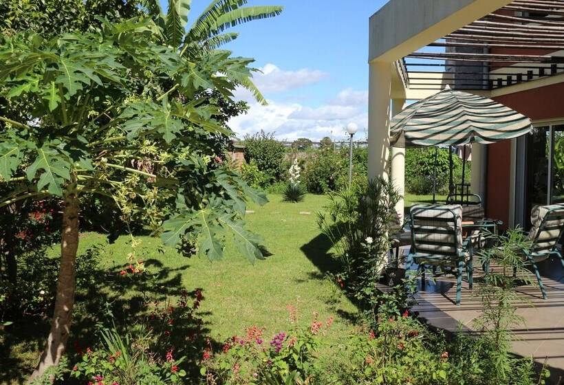 تختخواب و صبحانه Chambres De L île Rouge