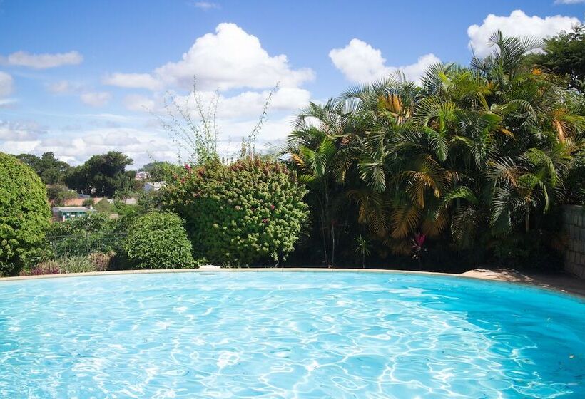 تختخواب و صبحانه Chambres De L île Rouge