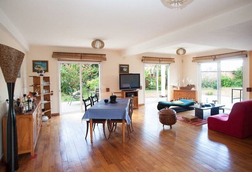 تختخواب و صبحانه Chambres De L île Rouge