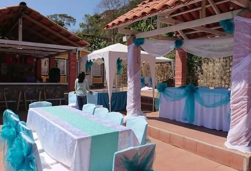 Hostal Villa Rosas