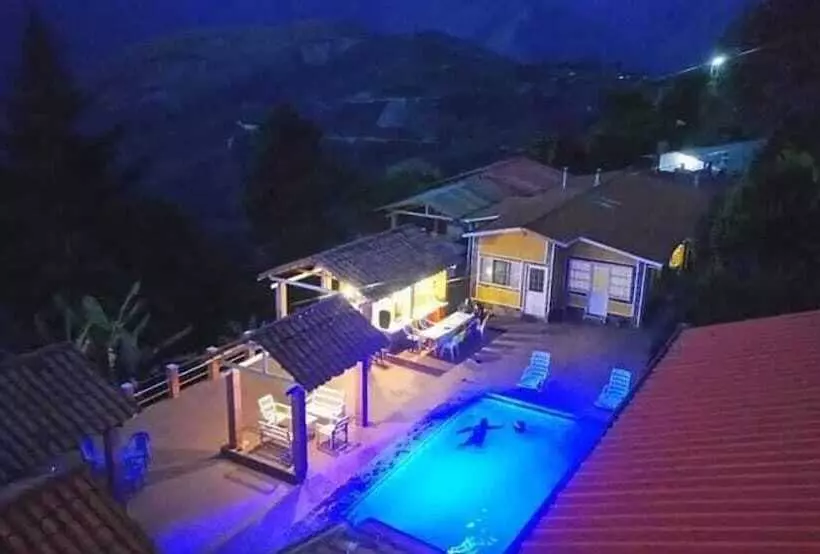 Hostal Villa Rosas