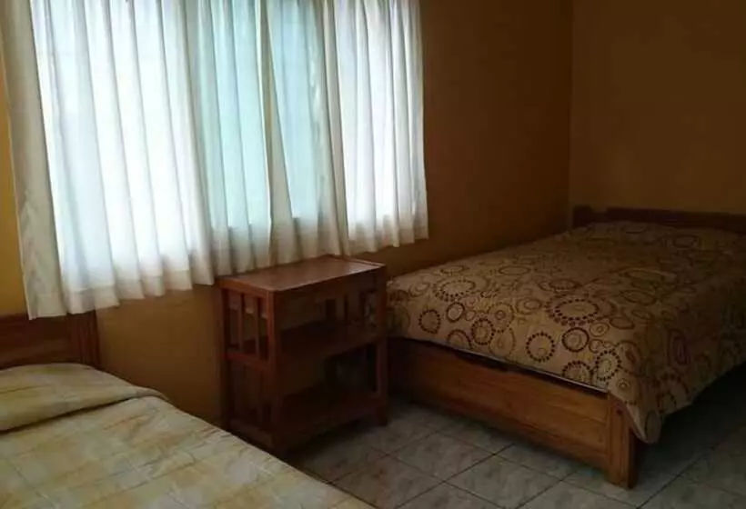 Hostal Villa Rosas