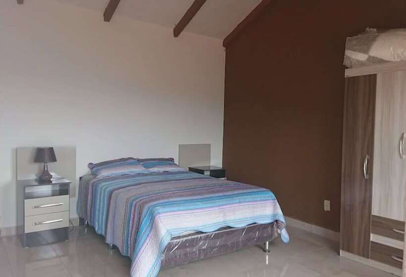 Hostal Villa Rosas