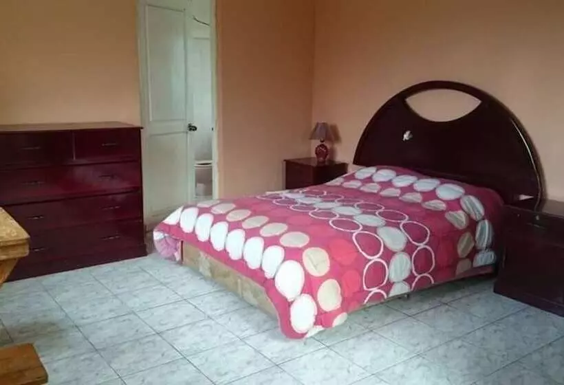 Hostal Villa Rosas