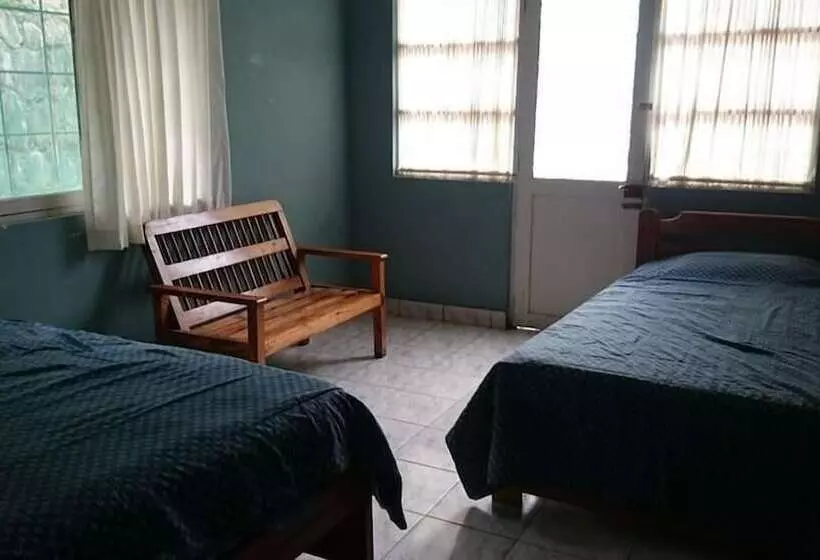 Hostal Villa Rosas