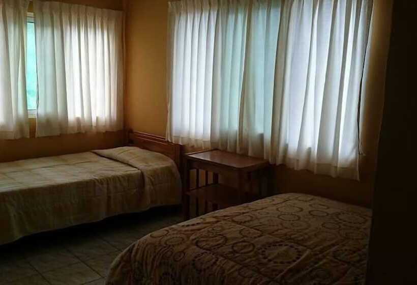Hostal Villa Rosas