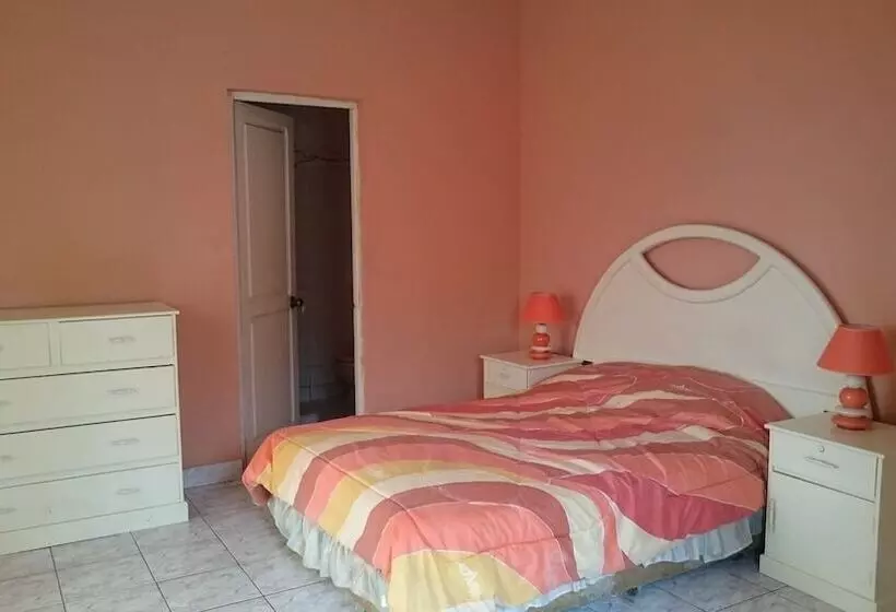 Hostal Villa Rosas